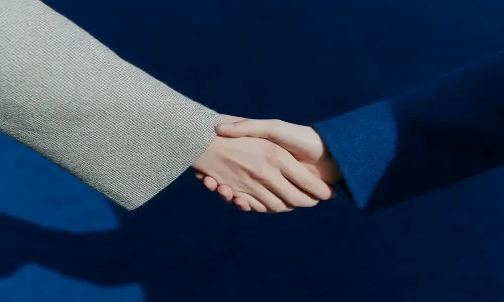 une poignée de main